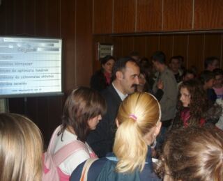 081112-borze 1