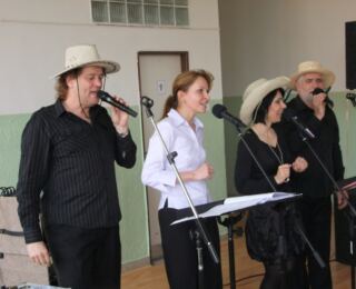 101103-singers 12