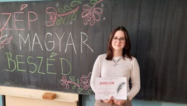 Sági Anna Flóra sikere a Szép magyar beszéd kerületi fordulóján